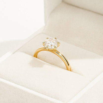 Anillo Solitario "Destello Eterno" en Plata 925 con baño Oro 18K y Moissanite