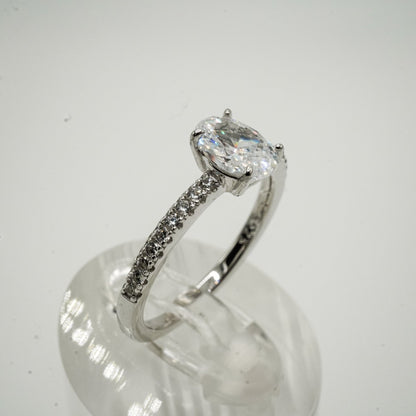 Anillo "Solitario Ovalado" en Plata 925 con Zirconias Cúbicas