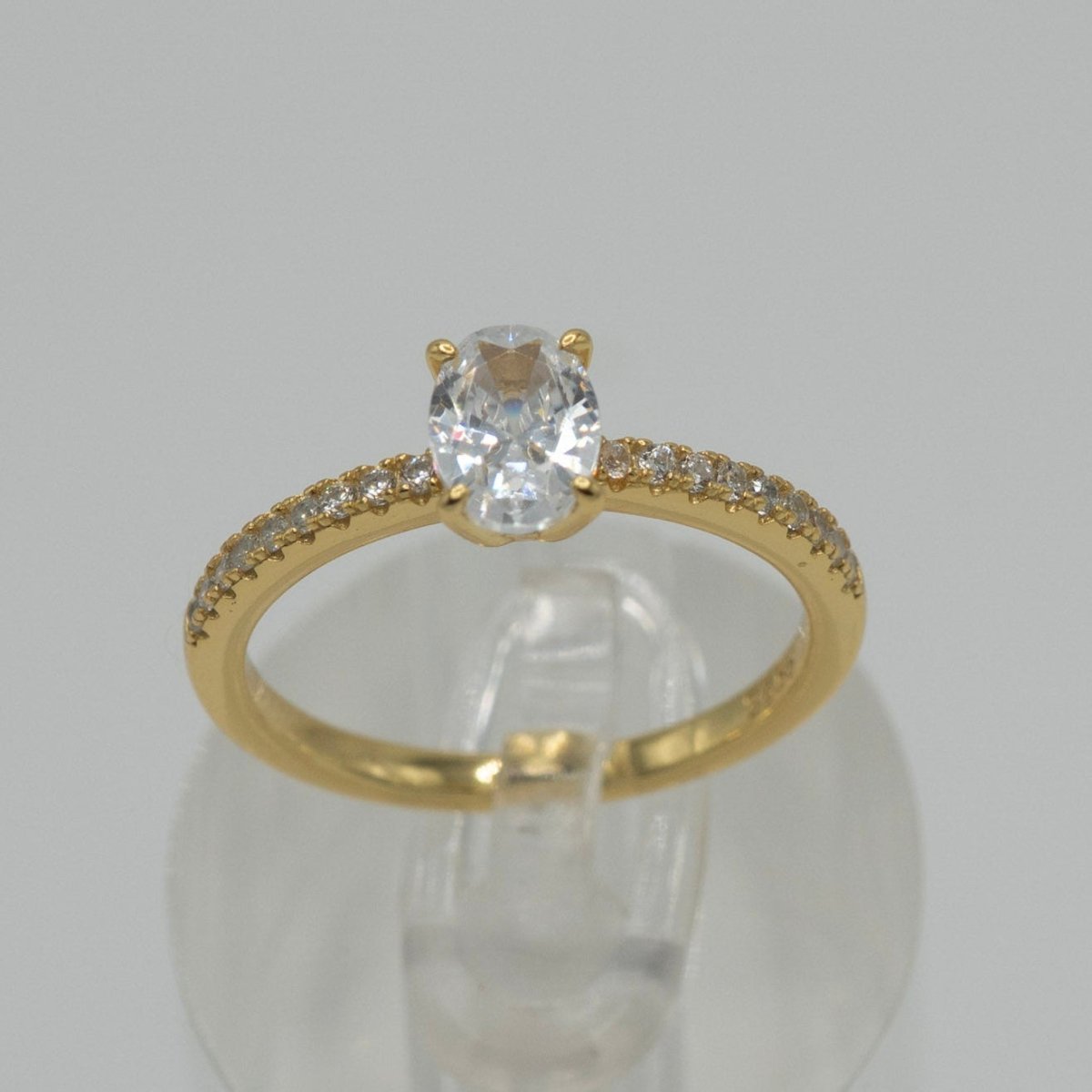 Anillo "Solitario Ovalado" en Plata 925 con Zirconias Cúbicas