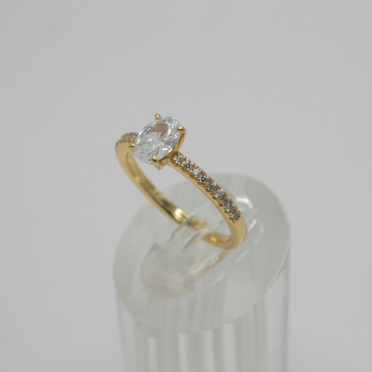 Anillo "Solitario Ovalado" en Plata 925 con Zirconias Cúbicas