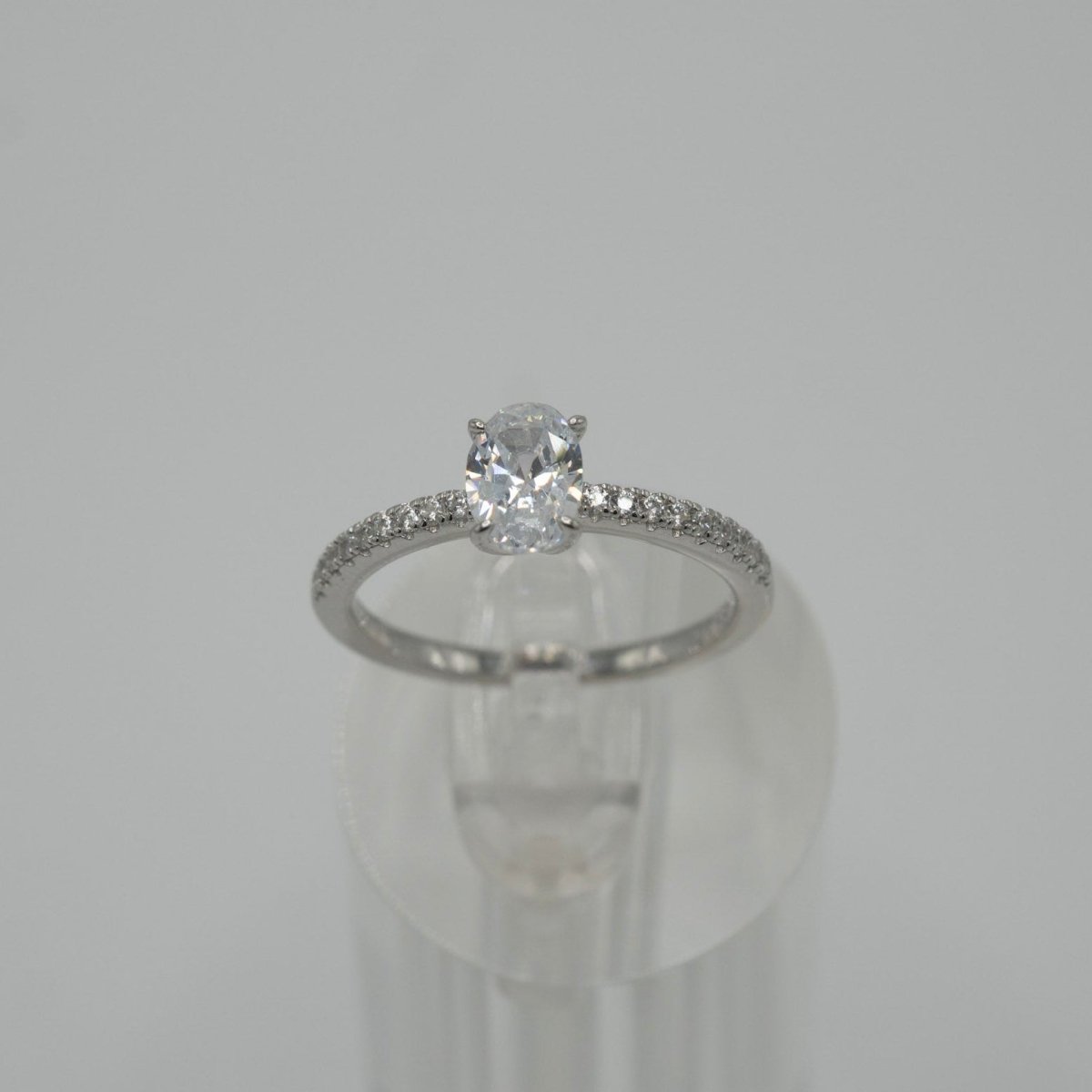 Anillo "Solitario Ovalado" en Plata 925 con Zirconias Cúbicas