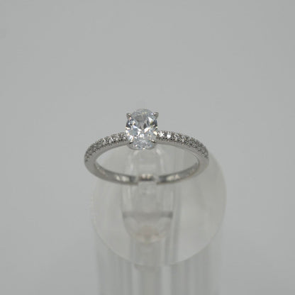 Anillo "Solitario Ovalado" en Plata 925 con Zirconias Cúbicas