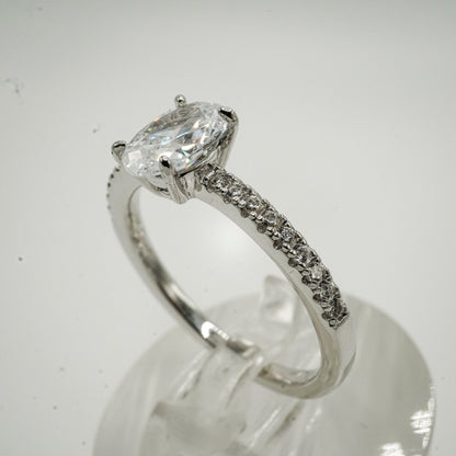 Anillo "Solitario Ovalado" en Plata 925 con Zirconias Cúbicas