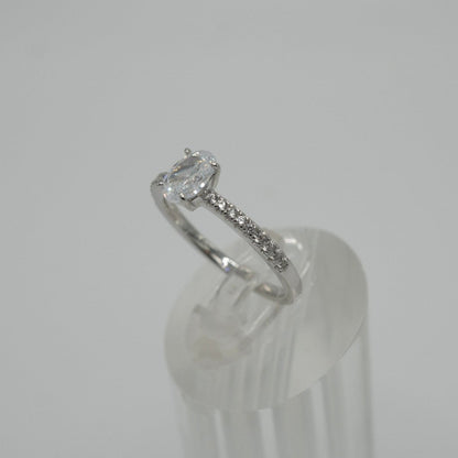 Anillo "Solitario Ovalado" en Plata 925 con Zirconias Cúbicas