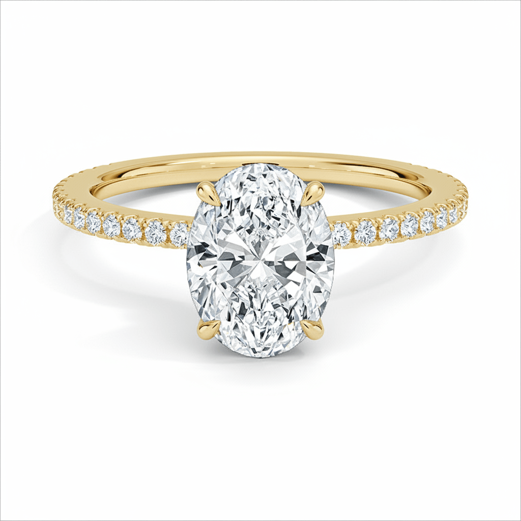 Anillo Solitario Ovalado en Plata con Zirconias Cúbicas en baño de Oro