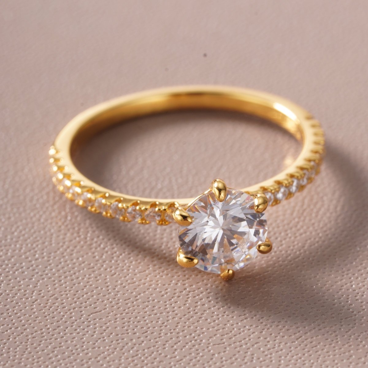 Anillo Solitario Piedra Redonda 6 mm – Baño de Oro 18K