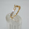 Anillo "V Dorado Luminoso" en Plata 925 con baño de Oro 18K