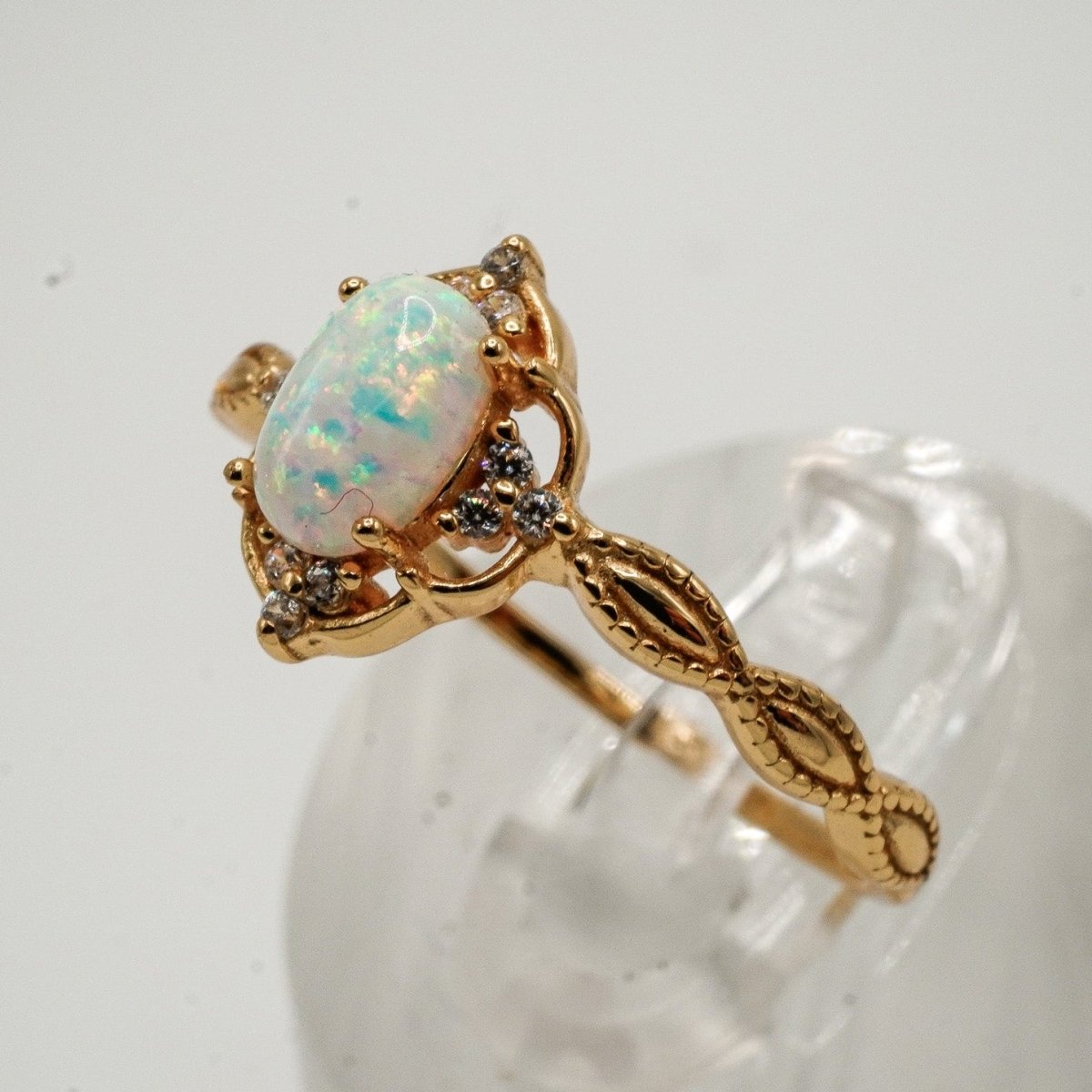 Anillo Vintage con diseño Infinito y Opalo