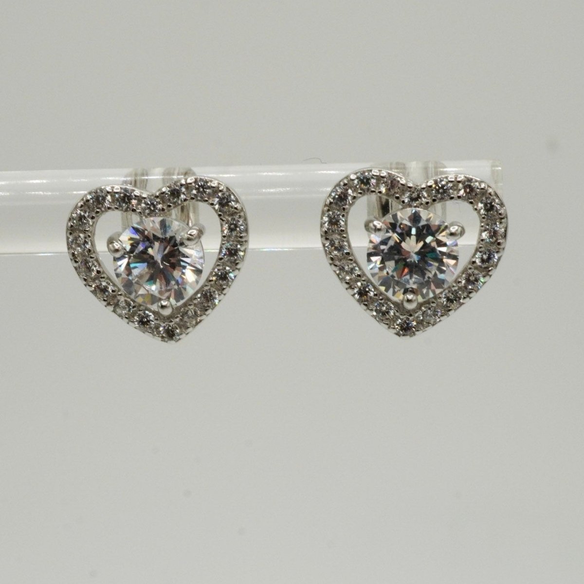 Aretes "Corazón Brillante" en plata 925 con baño de rodio