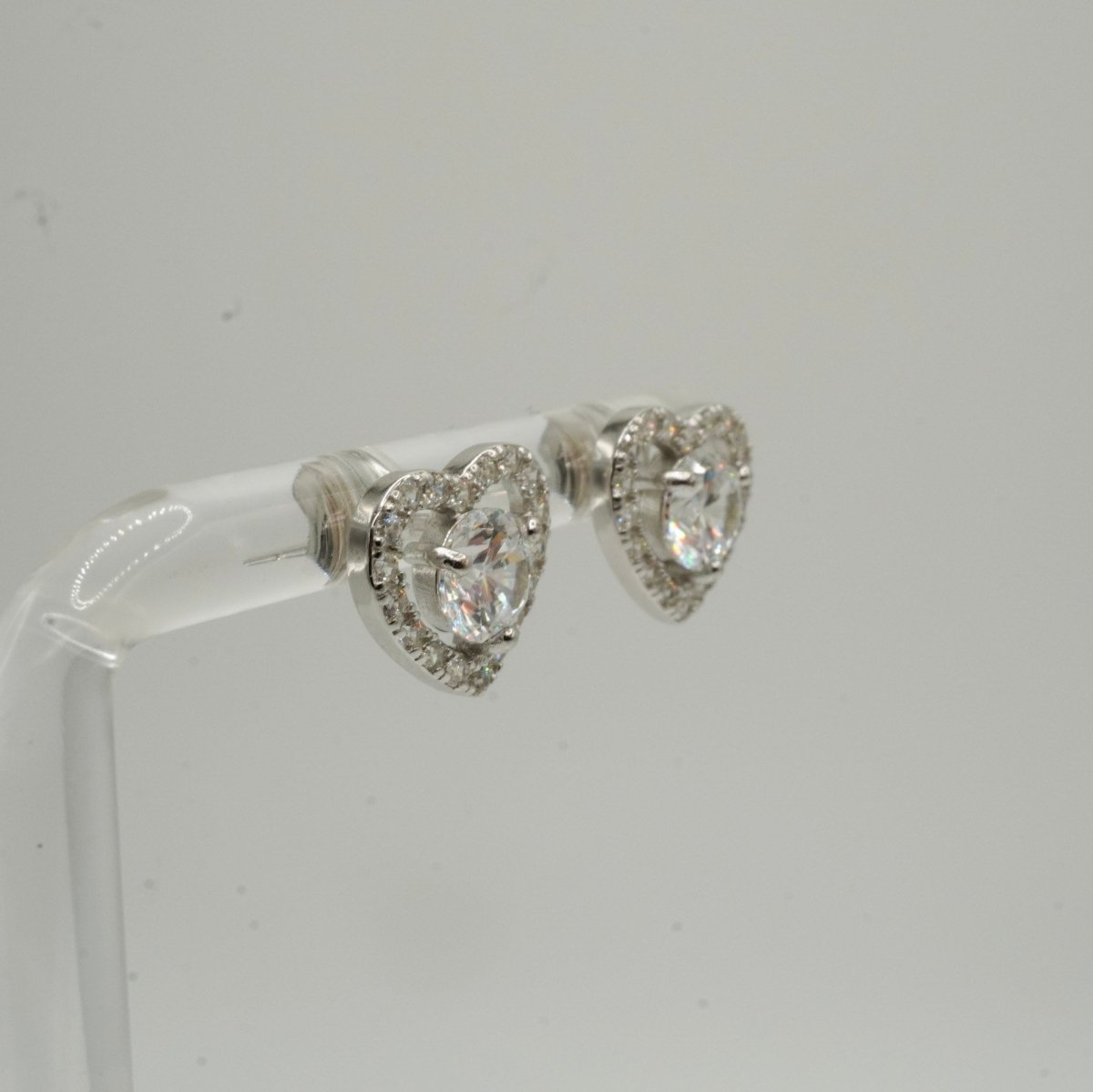 Aretes "Corazón Brillante" en plata 925 con baño de rodio
