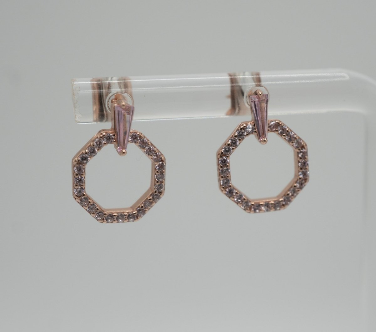 Aretes de Plata con baño de Oro Rosa, Estilo Elegante, irradia Ternura y Estilo.