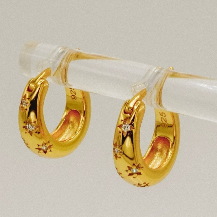 Aretes "Dorada Estelar" – Plata 925 con Baño de Oro 18K y Zirconias Blancas