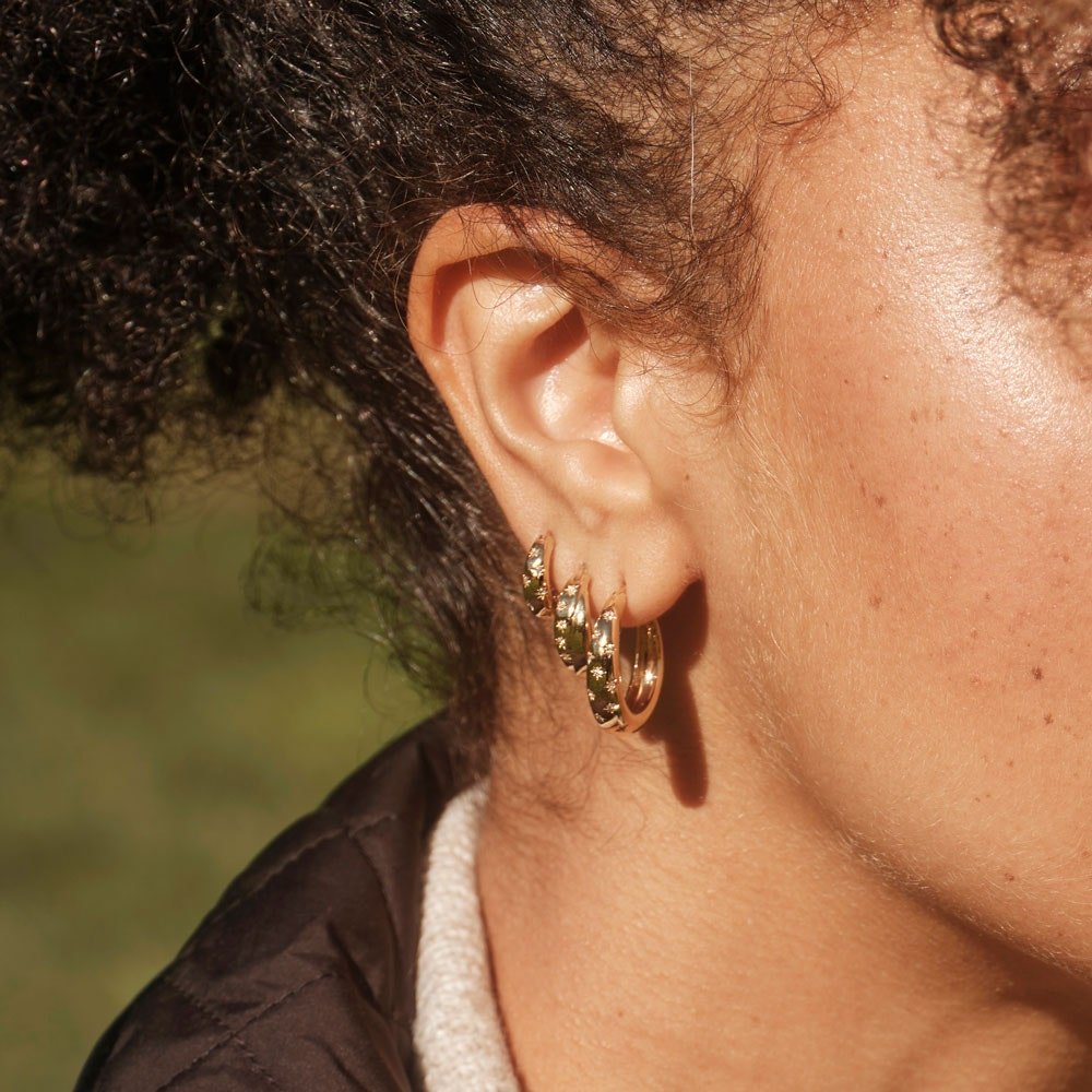 Aretes "Dorada Estelar" – Plata 925 con Baño de Oro 18K y Zirconias Blancas