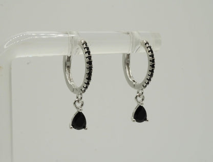 🖤 Aretes “Elegancia Nocturna” – Plata 925 con Circonitas Negras