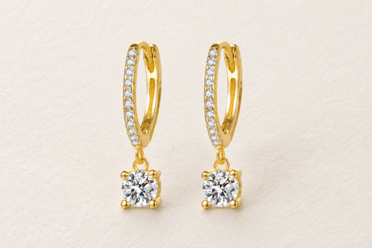 Aretes Huggies tipo Argolla de plata 925 con circonias cúbicas