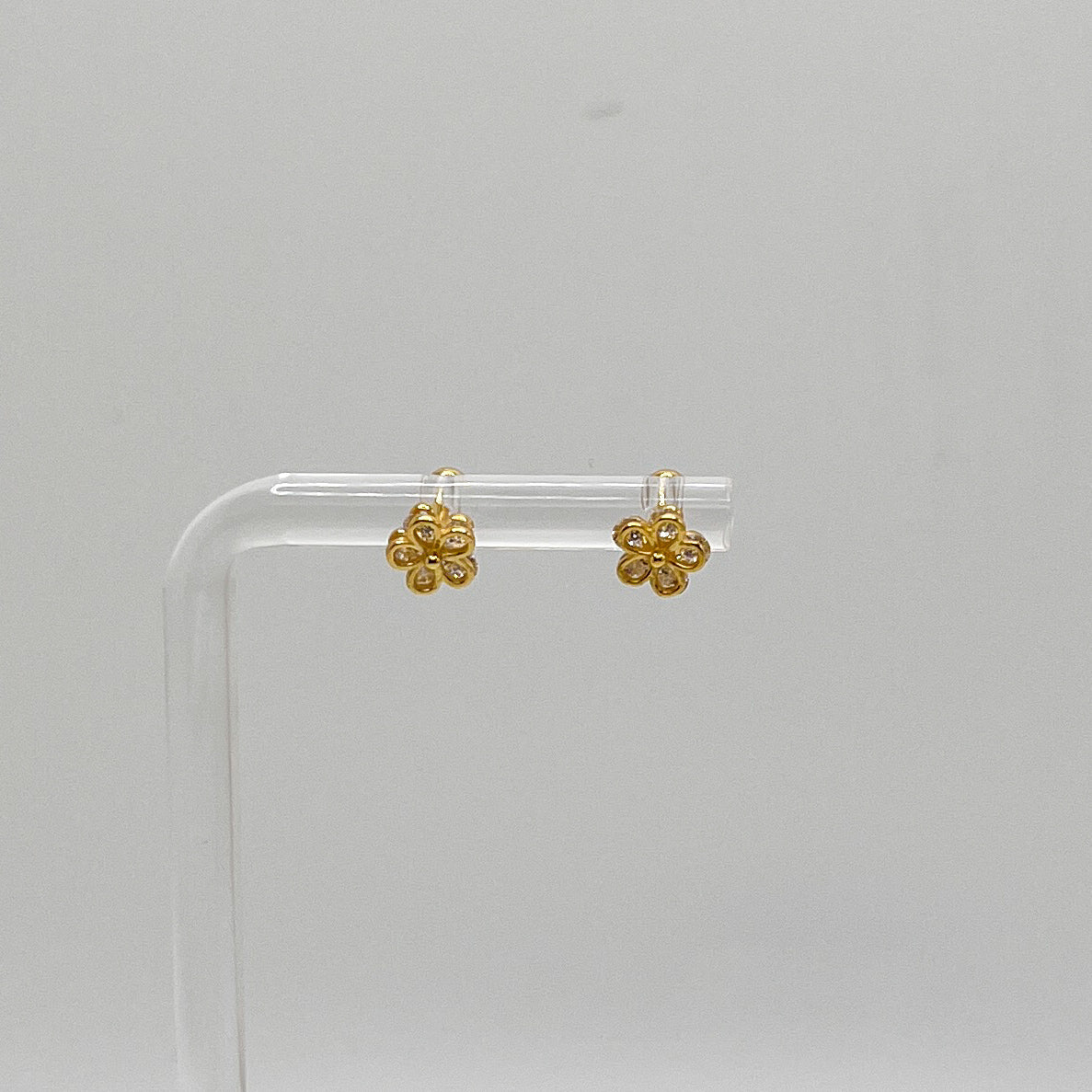 Aretes Plata 925 en forma de flor, con tope de bolita