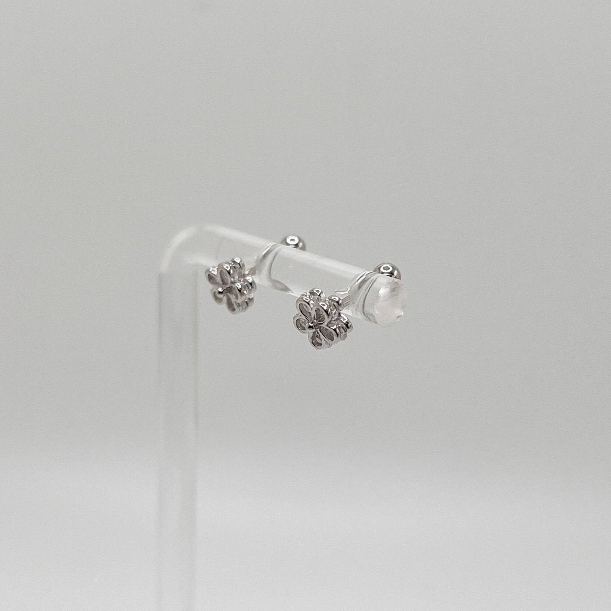 Aretes Plata 925 en forma de flor, con tope de bolita