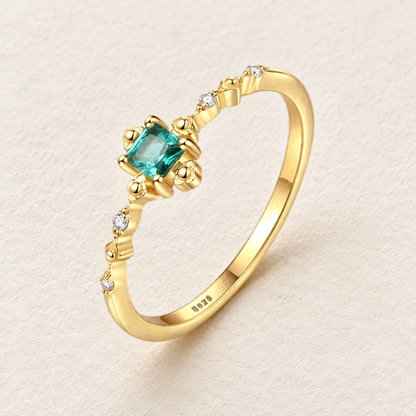 Anillo Esmeralda Royale – Plata 925 sobre fondo marfil con luz suave — Aurora Boré