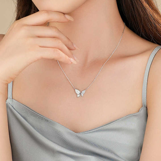 Collar "Alas de Mariposa" en Plata 925 con Nácar y Zirconias