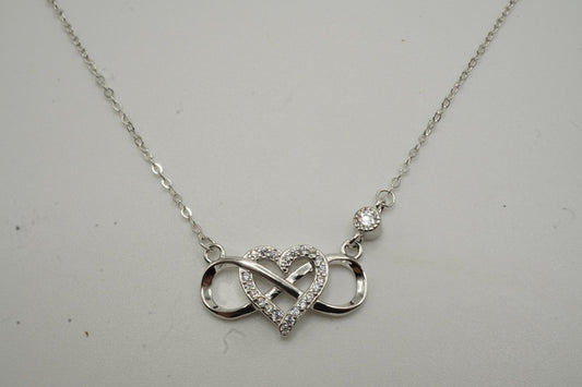 Collar Corazón Infinito en Plata 925 con Zirconias – Disponible en Rodio, Oro y Oro Rosa