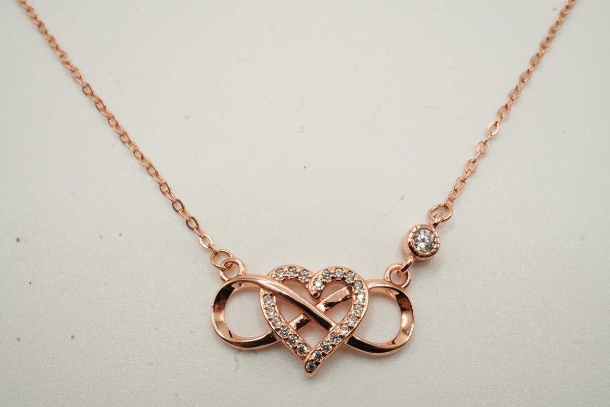 Collar Corazón Infinito en Plata 925 con Zirconias – Disponible en Rodio, Oro y Oro Rosa - Aurora Boré