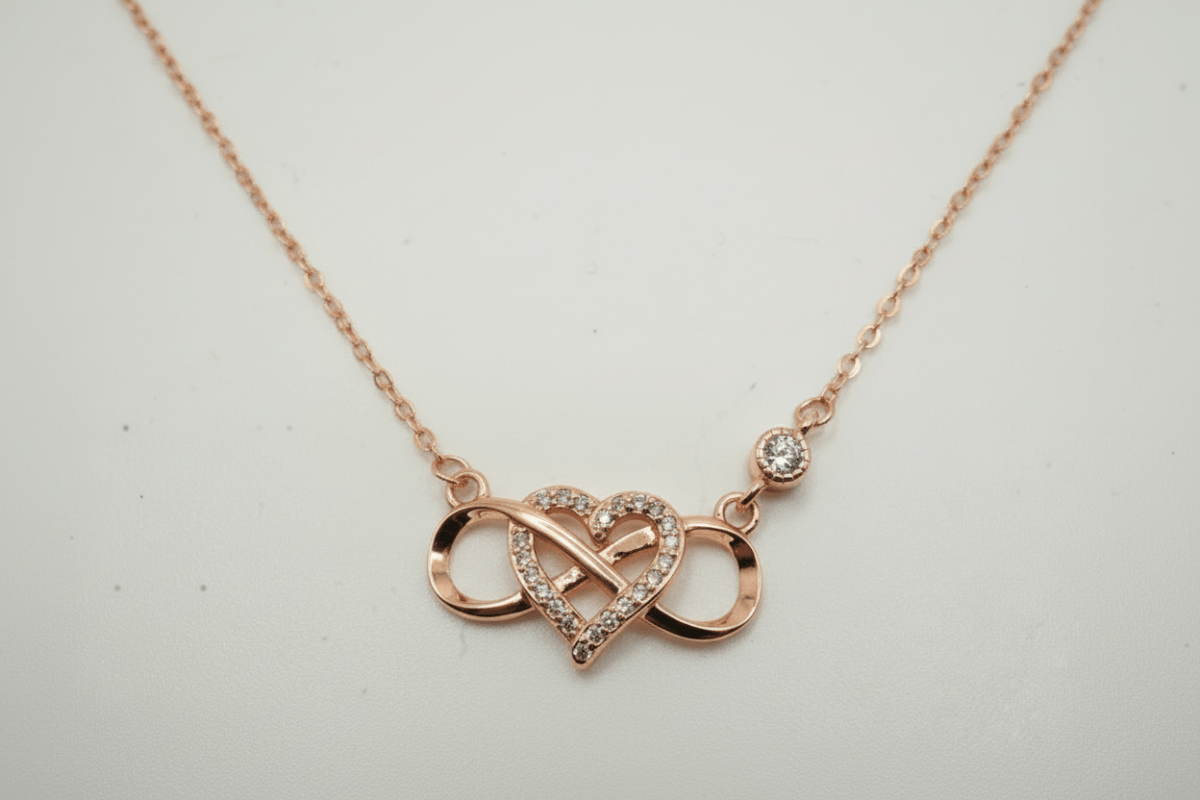 Collar Corazón Infinito en Plata 925 con Zirconias – Disponible en Rodio, Oro y Oro Rosa