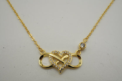 Collar Corazón Infinito en Plata 925 con Zirconias – Disponible en Rodio, Oro y Oro Rosa - Aurora Boré