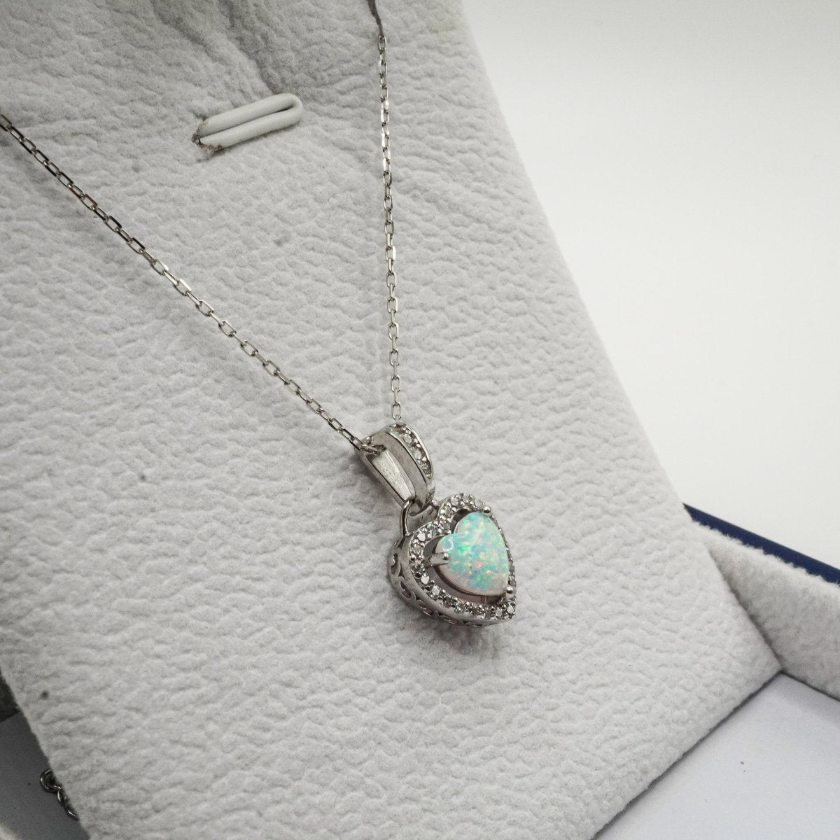 Collar de corazón de Opalo en forma de corazón en plata 925
