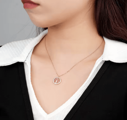 Collar de plata 925 con baño de oro rosa, diseño árbol de vida. Detalles minuciosos y circonitas cúbicas