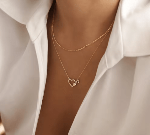 Collar en plata 925 con baño de oro 18K con corazón e infinito