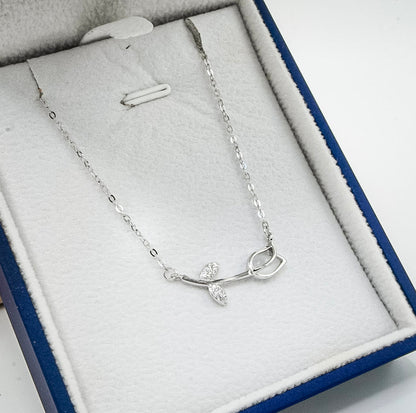 Collar Tulipán de Plata 925 con Cymophane y Zirconias – Elegancia Natural