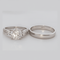 Diseño clásico, de plata de ley 925 y preciosas zirconias cúbicas: este hermoso dúo de anillos de boda es ideal para tu día más especial.