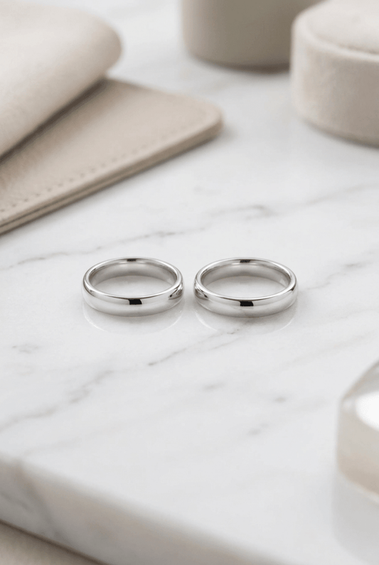 Dúo Anillos de Boda de Estilo Clásico, en Plata de Ley 925.