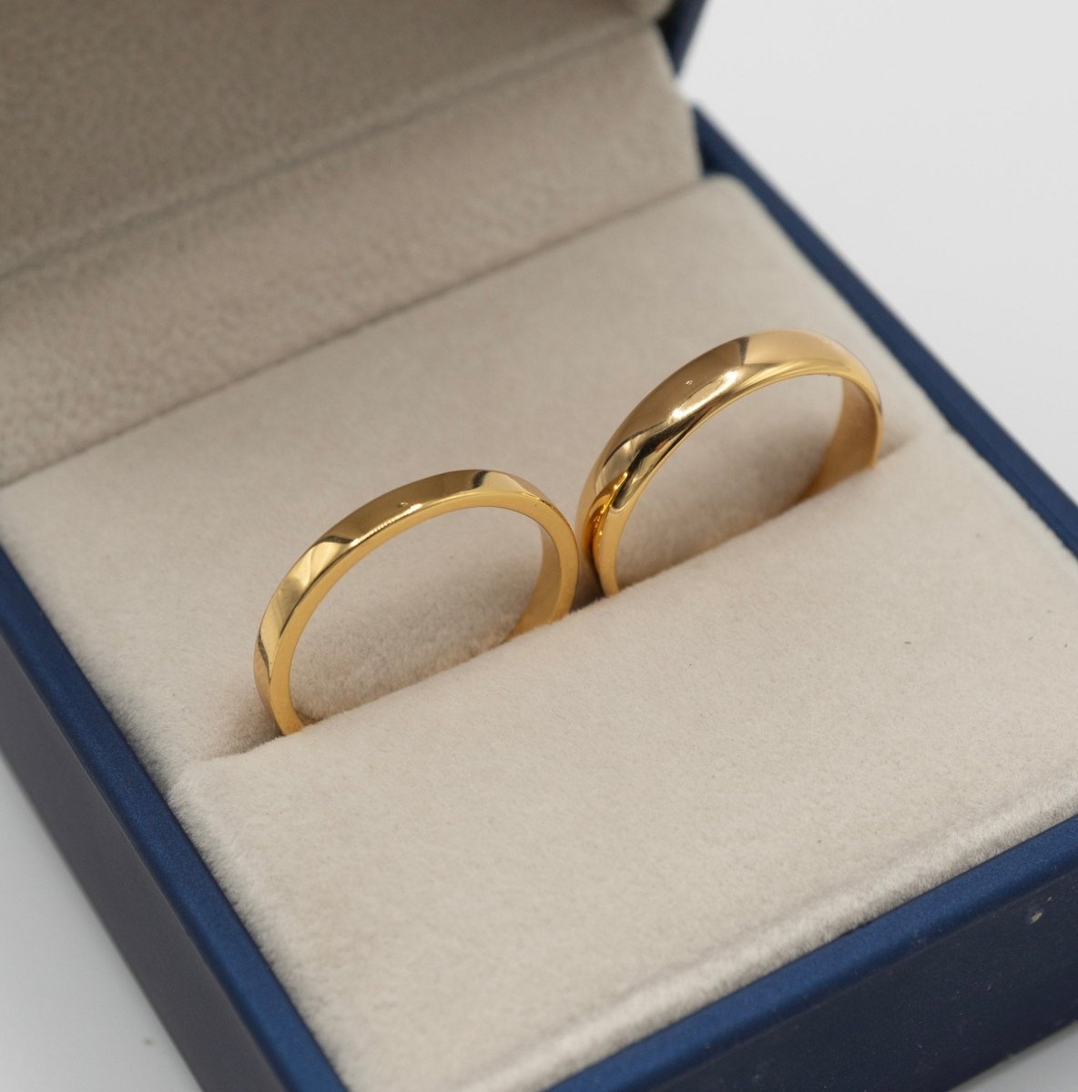 Dúo de Argollas Doradas en Plata 925 con baño de Oro 18K