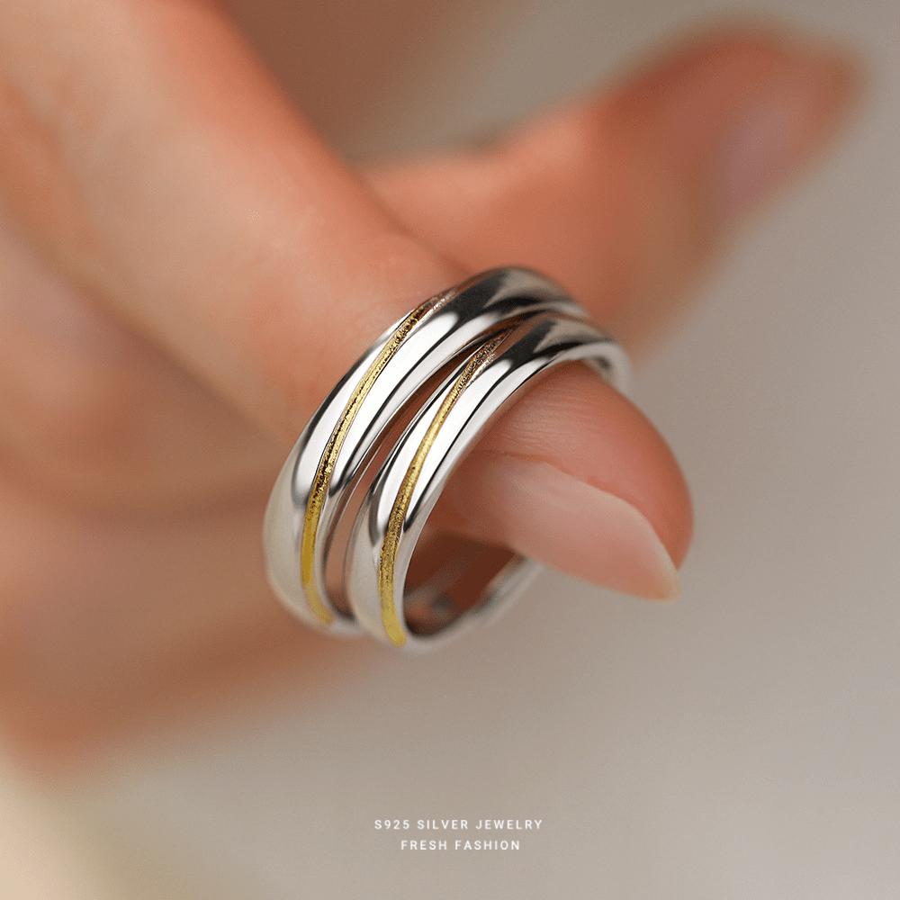 Dúo Línea Dorada – Anillos en Plata 925 con Detalle en Oro