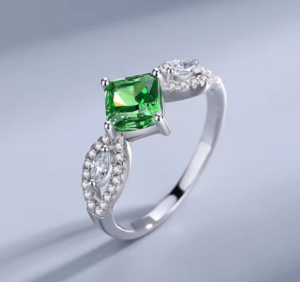 Elegante anillo de plata 925 con Zirconia Esmeralda