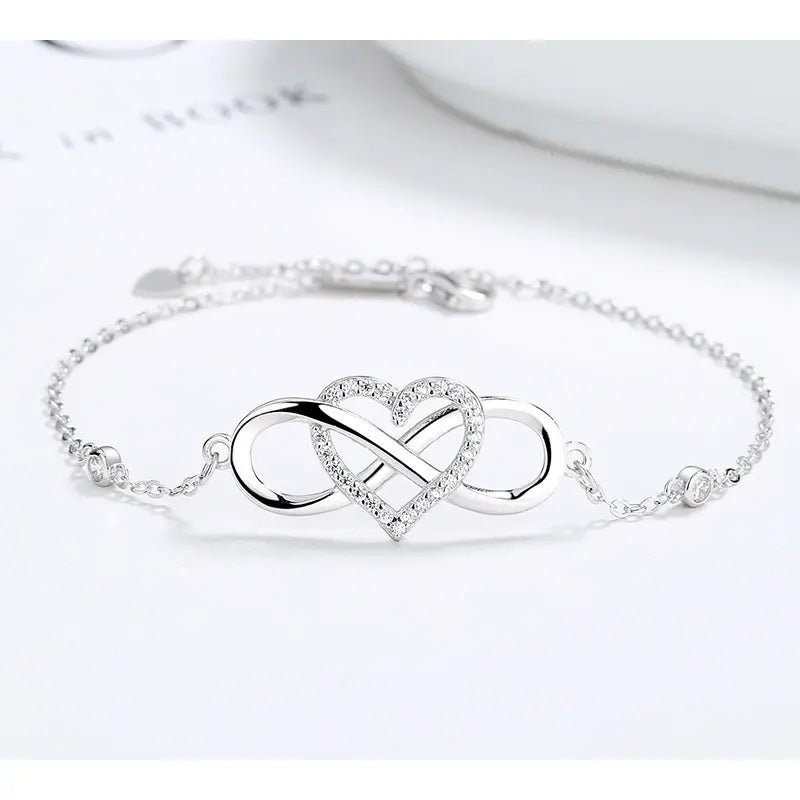 Pulsera en plata 925 bañada en rodio 925 con zirconias Cz y diseño de corazón infinito. Regalo único para el ser querido. - Aurora Boré