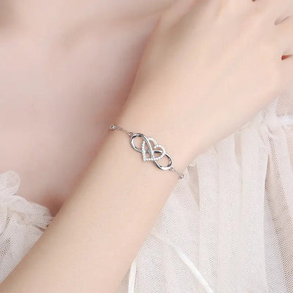 Pulsera en plata 925 bañada en rodio 925 con zirconias Cz y diseño de corazón infinito. Regalo único para el ser querido. - Aurora Boré