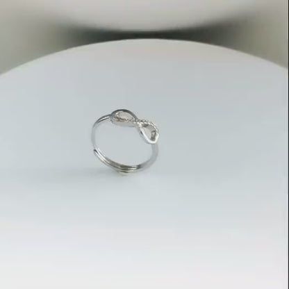 Anillo en forma de Infinito, Material Plata 925 y Zirconias